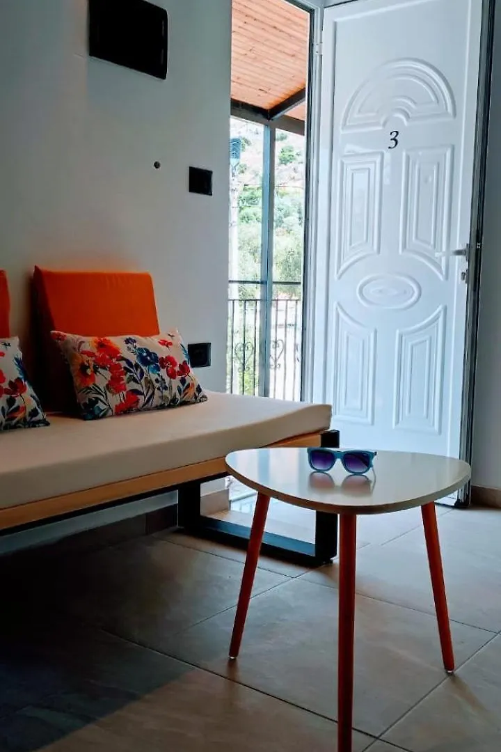 Couette-café Bed and Breakfast On The Rocks à Qeparo