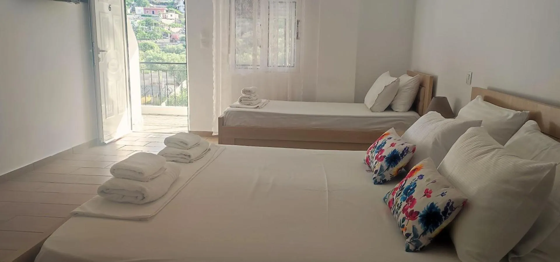 On The Rocks Bed & Breakfast Qeparo Albania